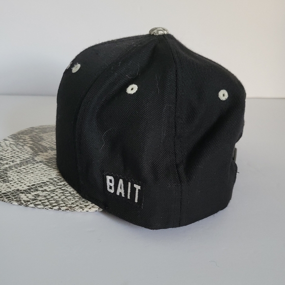 Bait Snake Logo Mens Snapback Faux Snakeskin Flat Brim Hat - Picture 2 of 7